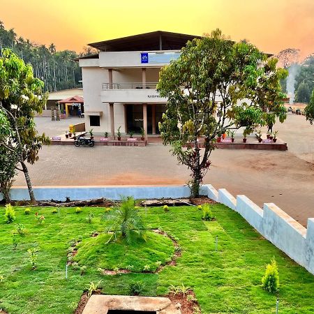 Sooryakamal Mahal Hotel Dharmastala Exterior foto
